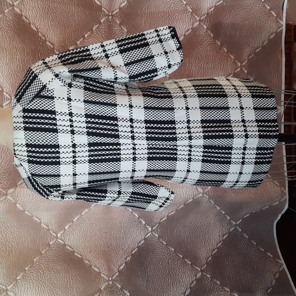 Terrific New B/W Plaid Tunic Top. - Picture 5 of 6